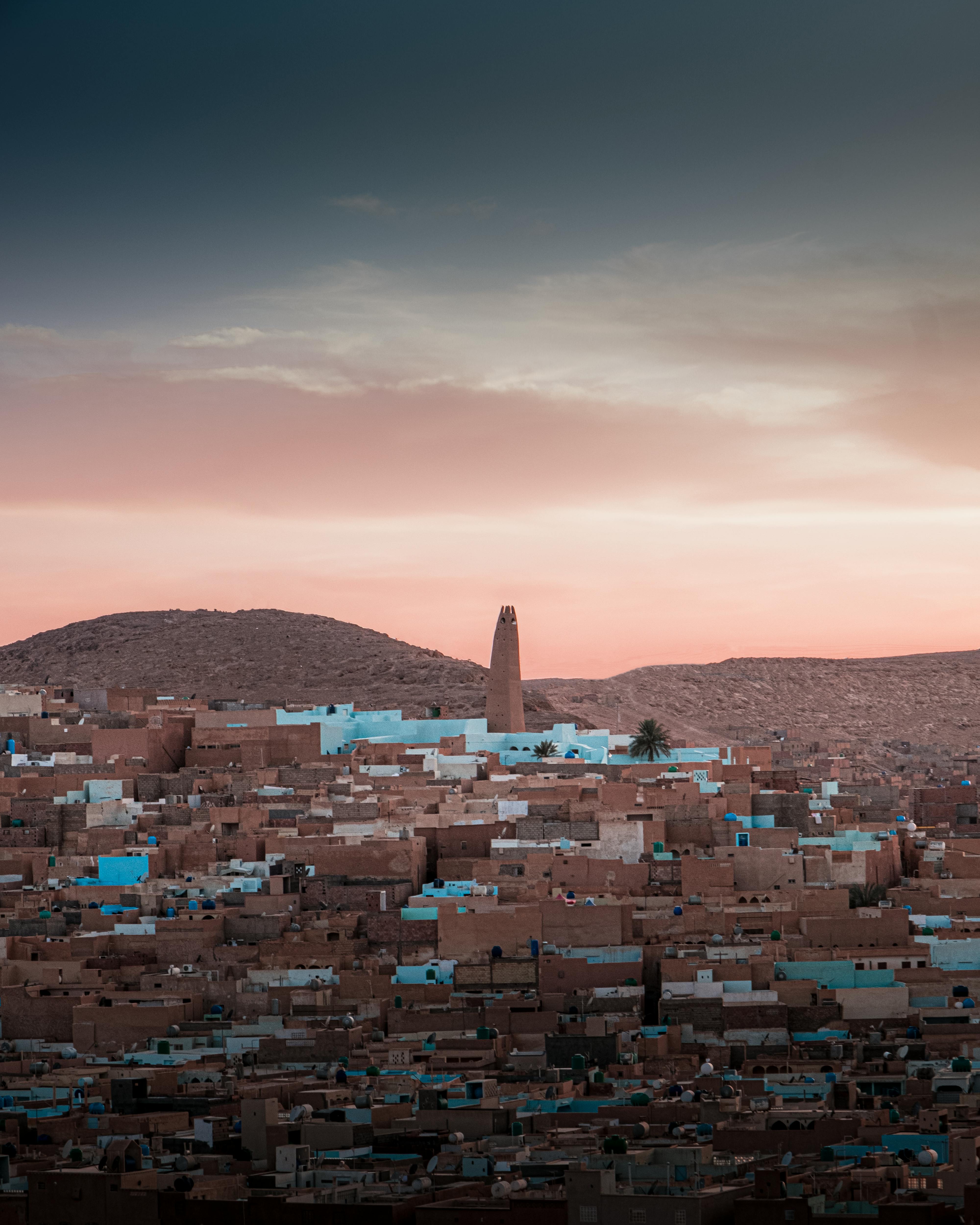  مبانٍ طينية تقليدية بألوان الصحراء في وادي مزاب جنوب الجزائر 