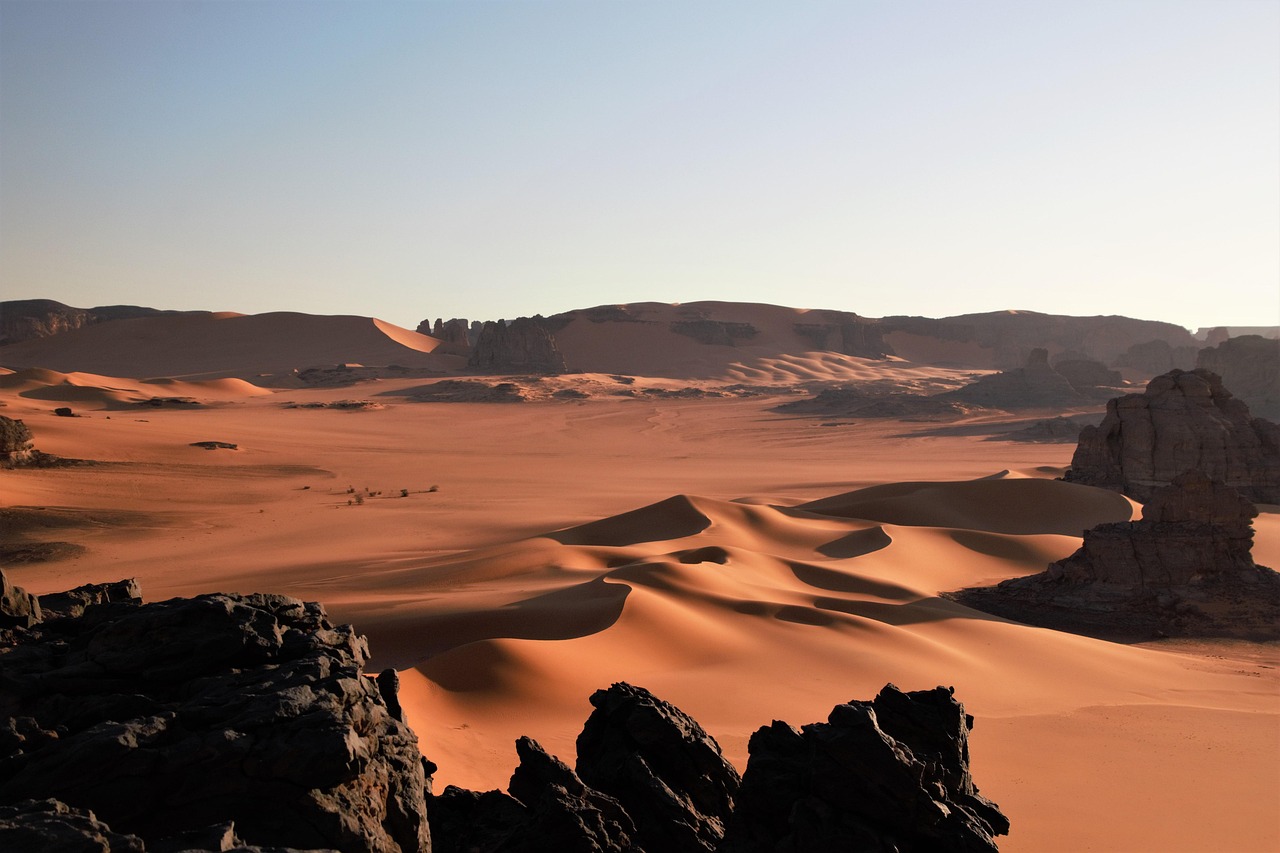 منطقة الطاسيلي ناجر وتشكيلات صخرية مدهشة