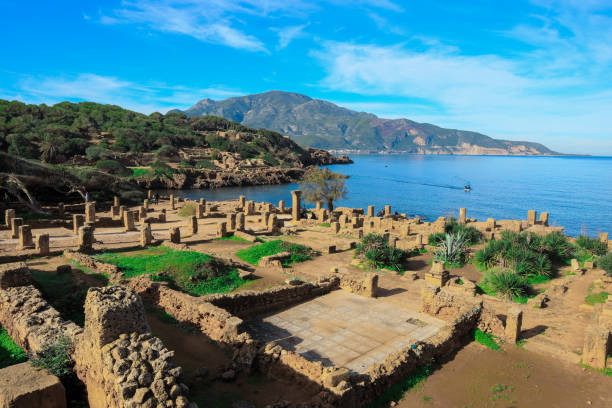  بقايا الاثار الرومانية في تيبازة، تعكس عظمة الهندسة الرومانية على الساحل الجزائري 